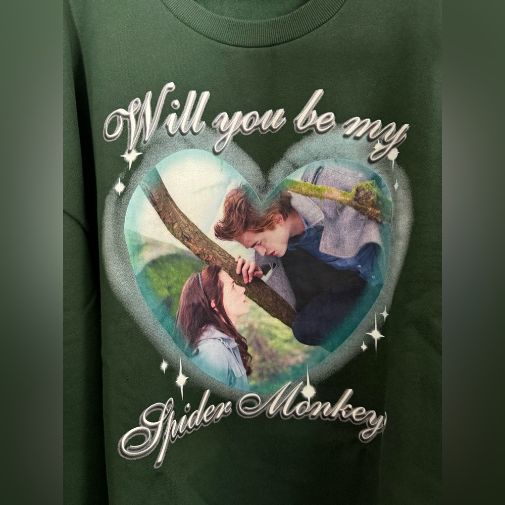 NWOT Dolls Kill x Twilight HOLD ON TIGHT GRAPHIC SWEATSHIRT size 1X - Picture 9 of 9